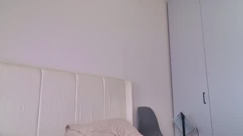 Evelyn online show from April 25, 7:00 pm