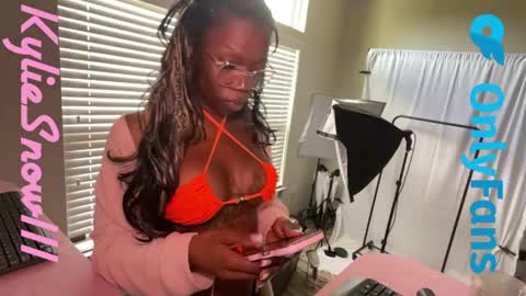 Kylie Snow online show from April 21, 4:14 pm