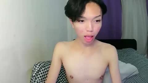 Laura online show from April 18, 3:47 pm