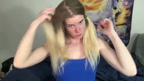 Lacy8Vankort online show from May 18, 9:31 pm