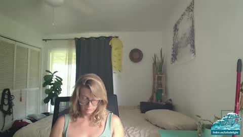 Snapshot of lailagetsnaked chatting on October 14, 10:54 pm Laila Delight Goddess of Light online show from October 14, 10:54 pm