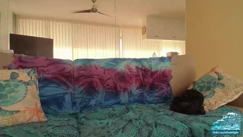 Snapshot of lailagetsnaked chatting on October 24, 2:16 am Laila Delight Goddess of Light online show from October 24, 2:16 am