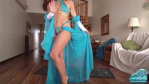 Snapshot of lailagetsnaked chatting on November 1, 12:30 am Laila Delight Goddess of Light online show from November 1, 12:30 am