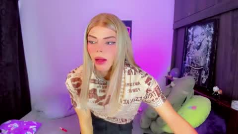 lamaracucha_ online show from April 2, 7:45 pm