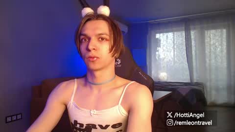 Leon online show from April 12, 2:53 pm