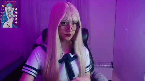 lewdpillows online show from December 27, 11:10 pm