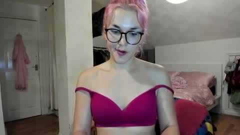lilvenice7 online show from May 12, 10:07 pm