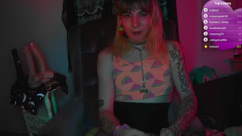 Gwen online show from December 9, 6:02 am