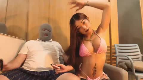 Maya online show from November 20, 2:39 pm