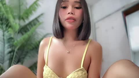 lovely_cittie18 online show from April 19, 5:19 am