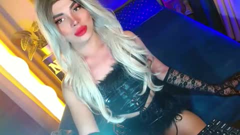 lovelymiss_shyna11 online show from March 21, 9:14 am