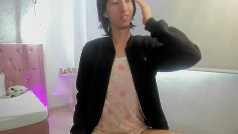 loverisu online show from March 4, 7:07 pm