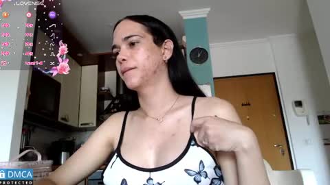 luara_ online show from June 15, 10:06 am
