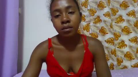 luciennezz online show from March 16, 7:50 pm