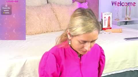 lunitadiva online show from November 27, 1:24 pm