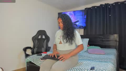 Snapshot of madisonbrunette_lxs chatting on October 14, 3:51 am madison online show from October 14, 3:51 am