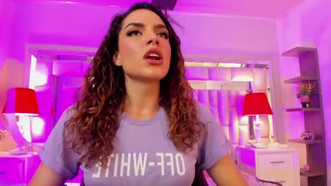 mariiahneedles online show from October 21, 11:50 pm