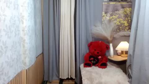 LEAH online show from March 15, 7:11 am