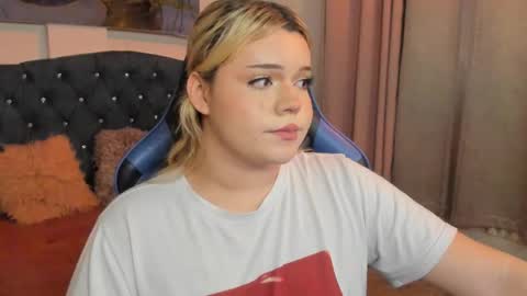 Maxine Minx online show from February 15, 11:38 pm