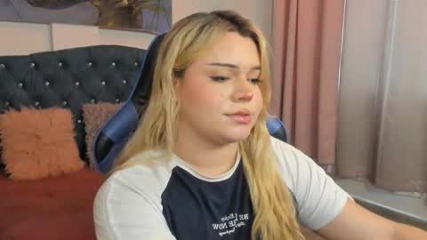 Maxine Minx online show from February 27, 2:00 pm