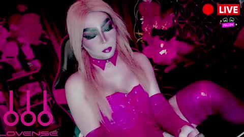 THE QUEEN ALPHA   Queen Medusa Prey online show from March 21, 11:15 am