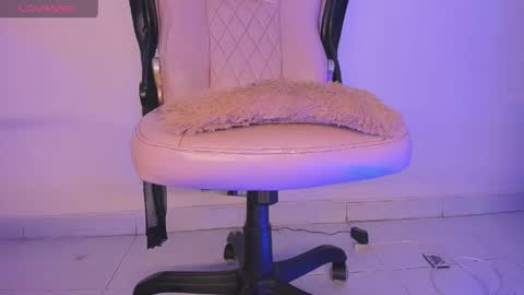 mia_royal online show from April 16, 9:39 pm