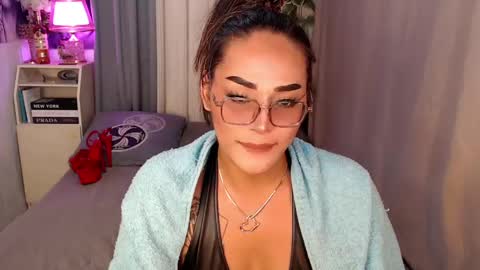 Snapshot of midnightraven27 chatting on January 10, 9:10 pm  Dont forget to follow online show from January 10, 9:10 pm