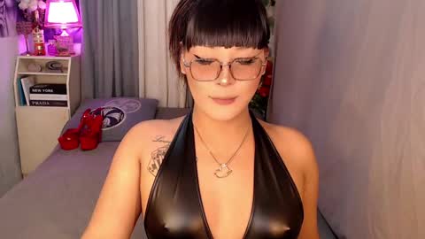 Snapshot of midnightraven27 chatting on January 15, 7:23 pm  Dont forget to follow online show from January 15, 7:23 pm