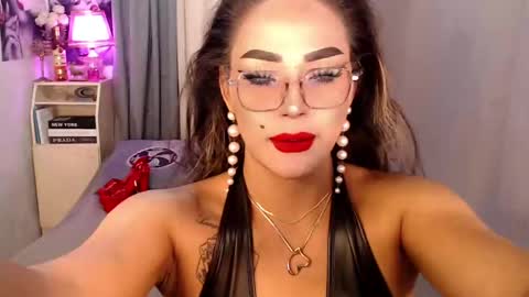 Snapshot of midnightraven27 chatting on February 12, 9:01 pm  Dont forget to follow online show from February 12, 9:01 pm