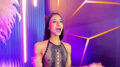 miss_isa19 online show from May 11, 4:04 pm