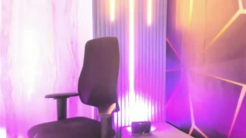miss_isa19 online show from May 23, 9:11 pm