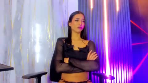 miss_isa19 online show from July 14, 2:23 pm