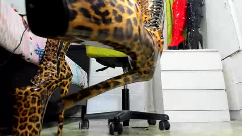 Tiffany online show from November 23, 2:02 am