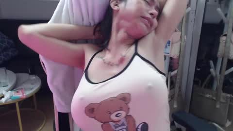 ELYSE A SIMPLE GIRL online show from December 6, 2:00 pm