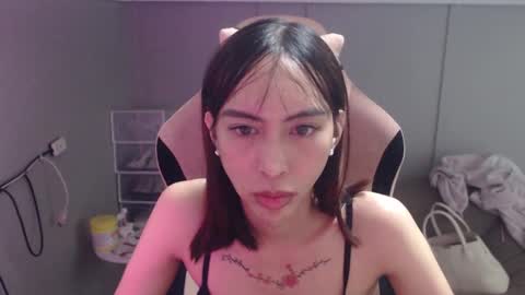 ELYSE A SIMPLE GIRL online show from February 17, 2:26 pm