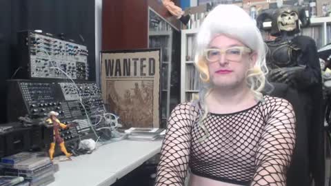 Muziknerd online show from February 9, 4:57 am