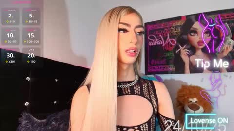 NahiaVictoria  online show from October 24, 1:05 pm