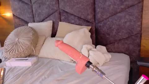  VICTORIA  online show from March 8, 2:15 am