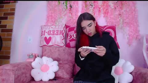naomi_femme online show from May 18, 10:32 am