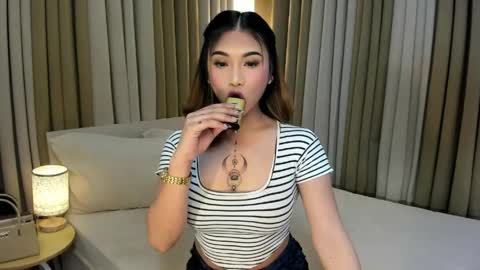 naughty_hunk_yuki online show from April 13, 9:02 am