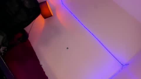 nia_jaxx online show from April 19, 6:10 pm