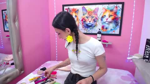 nicol_grey1302 online show from March 4, 4:08 am