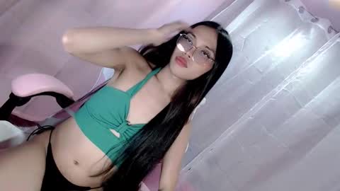 nicole_ashley69 online show from January 7, 1:14 pm