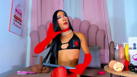 nicolemadrird online show from June 3, 2:33 pm