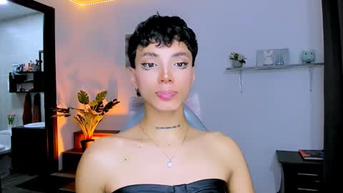 Snapshot of nilam217 chatting on October 18, 10:13 pm Nilam online show from October 18, 10:13 pm