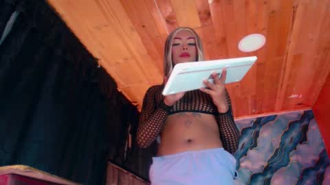 nohemi_mijarez online show from April 6, 5:30 am