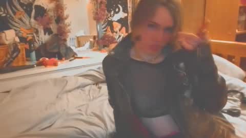 Lucy online show from October 24, 2:27 am