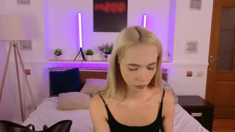 Ami and Maddy online show from April 18, 10:39 am