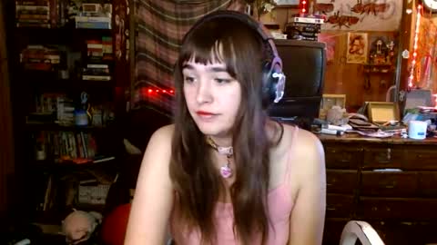 Izzy online show from September 12, 3:07 pm