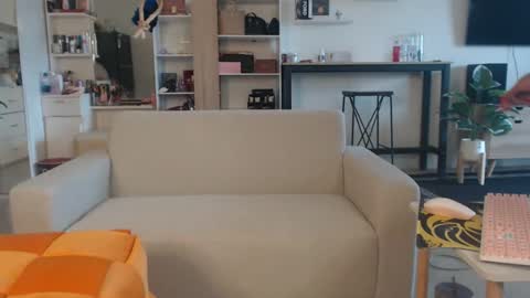 plasticgirll online show from December 8, 4:01 am